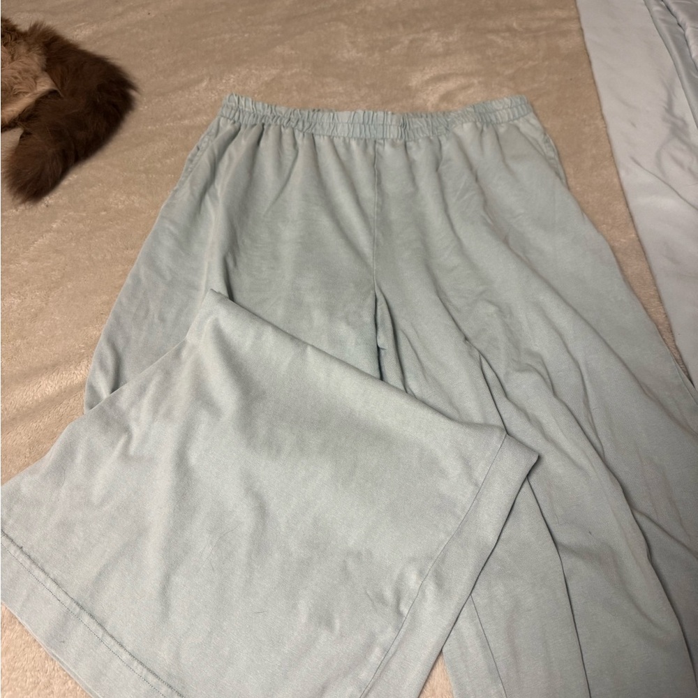 Z Supply sage green lounge capri pants